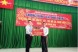 Chủ tịch HĐQT Cty CP TPS Thành Phong tặng quà cho trẻ khuyết tật, mồ côi và người khuyết tật.